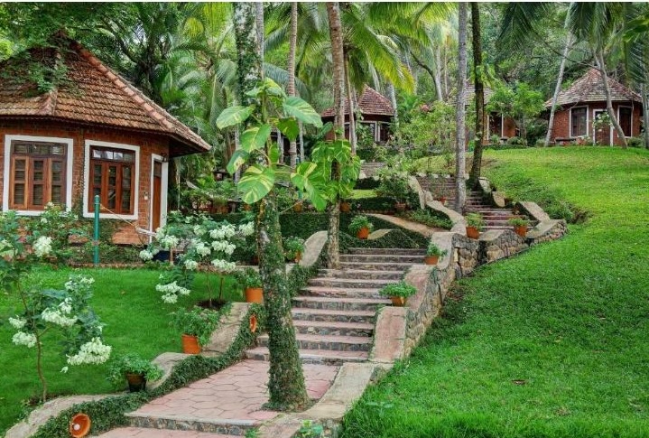 Kerala House Deluxe Manaltheeram