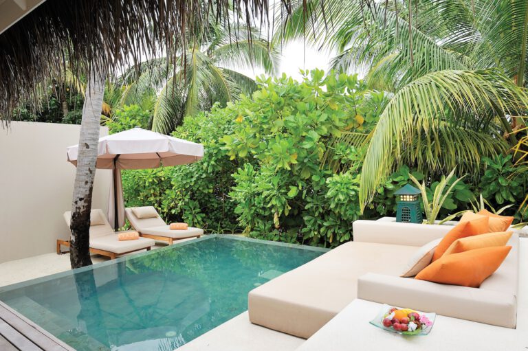 Ayada Beach Villa mit Pool