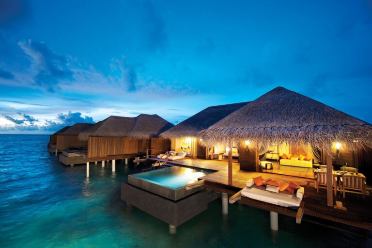 Sunset Ocean Suite mit Pool