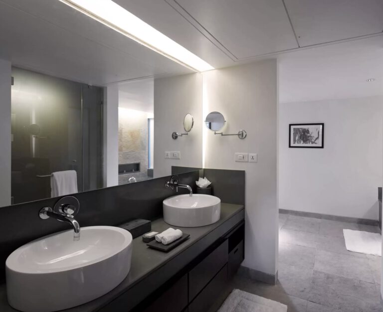 Hillside-villa-bathroom